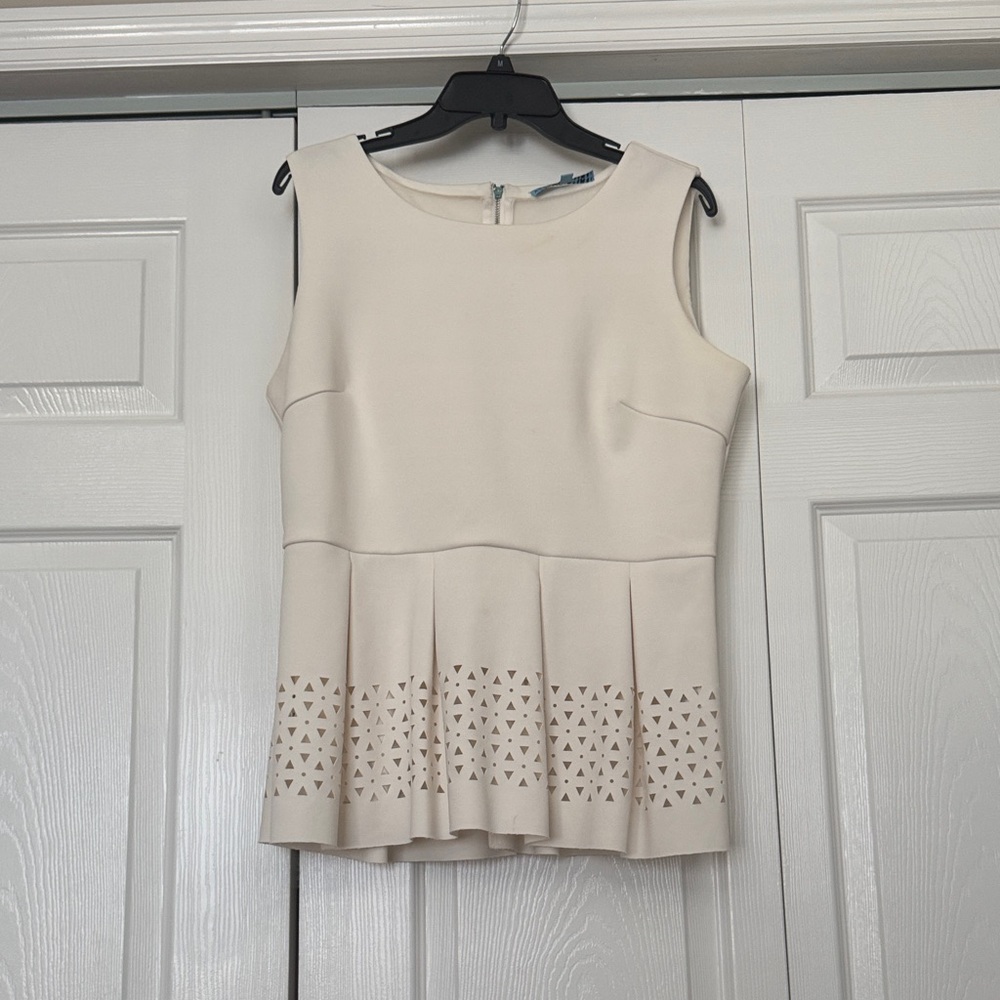 Antonio Melani - Elegant Cream Sleeveless Top